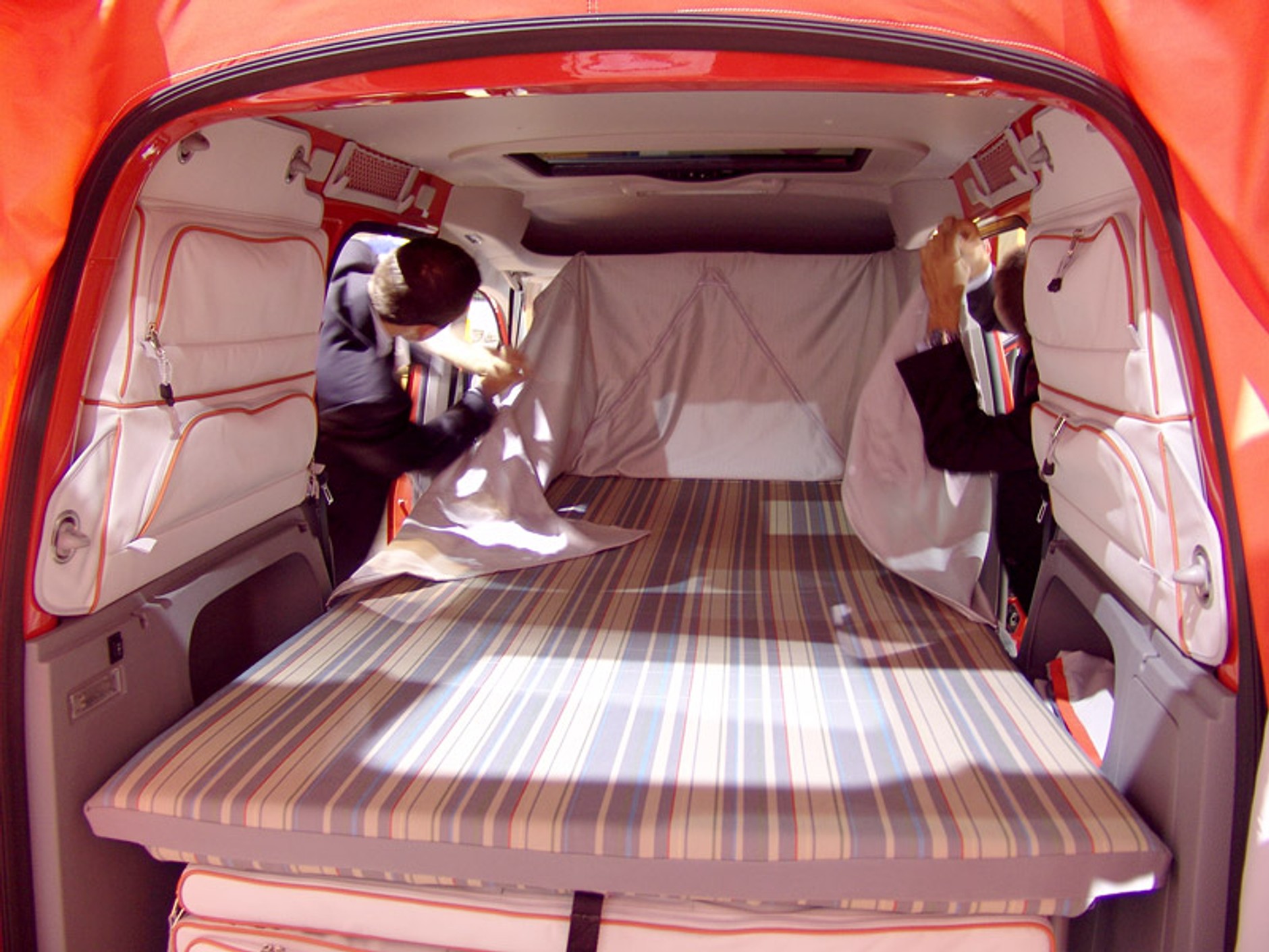 Caravan Salon Düsseldorf 2007: Caddy Life i moda na nowy sezon (fotogaleria)