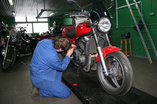 Przygotowanie motocykla do zimy  - Zanim nakryjesz płachtą