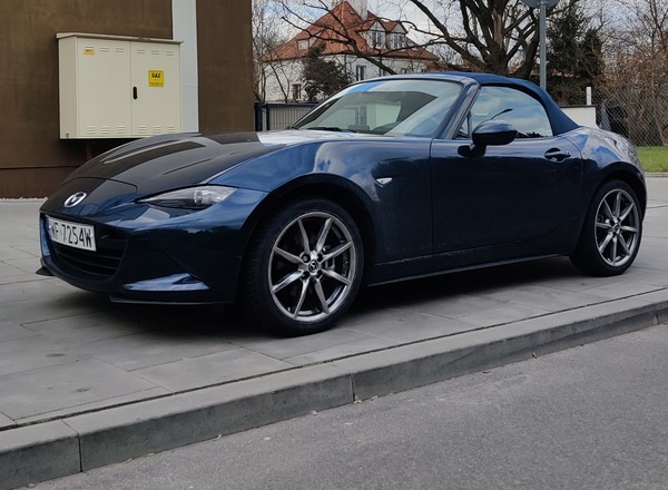 Pojechałem Mazdą MX-5 do Poznania i nie wiedziałem, co robić. To nie to co z elektrykiem