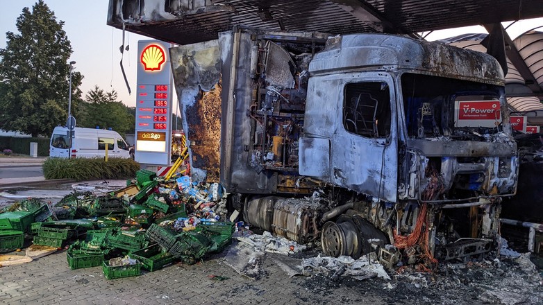 Pożar ciężarówki na stacji paliw w Niemczech