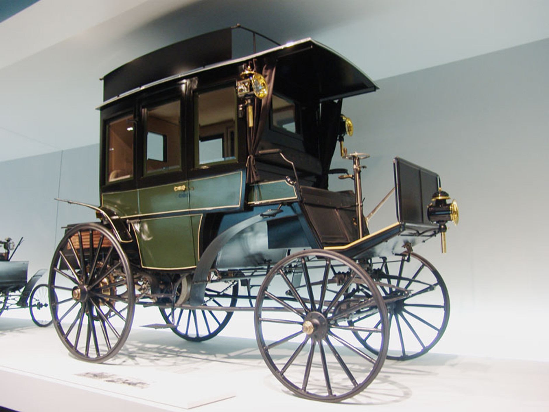 Mercedes-Benz Muzeum: 120 lat historii na 9 piętrach - 1. część (galeria)