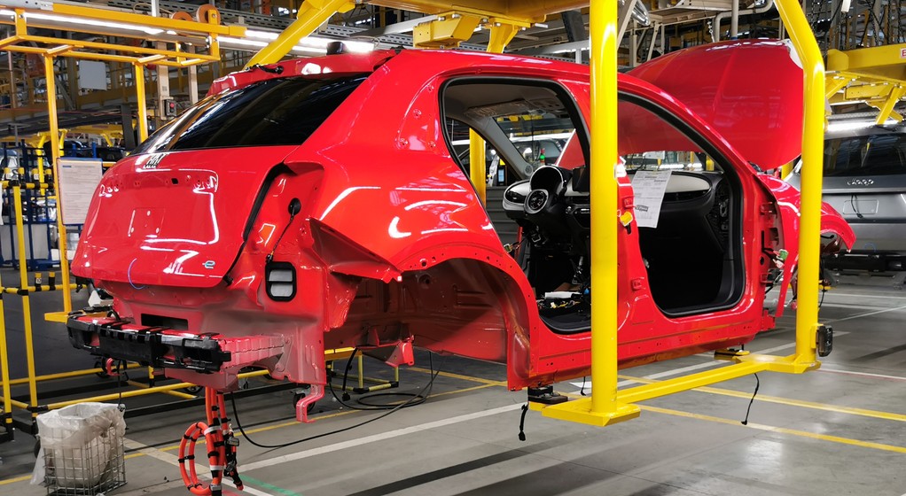 Fabryka Stellantis w Tychach – linia montażowa Jeepa Avengera i Fiata 600e