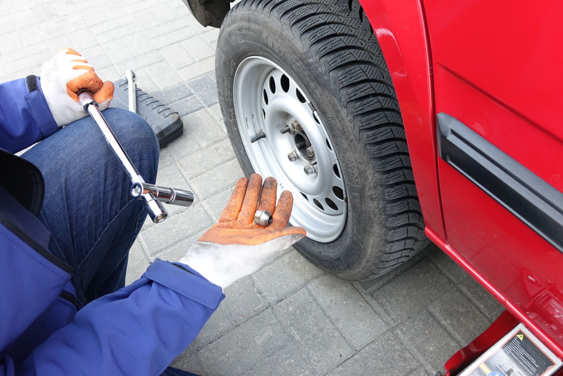 Wymiana koła krok po kroku