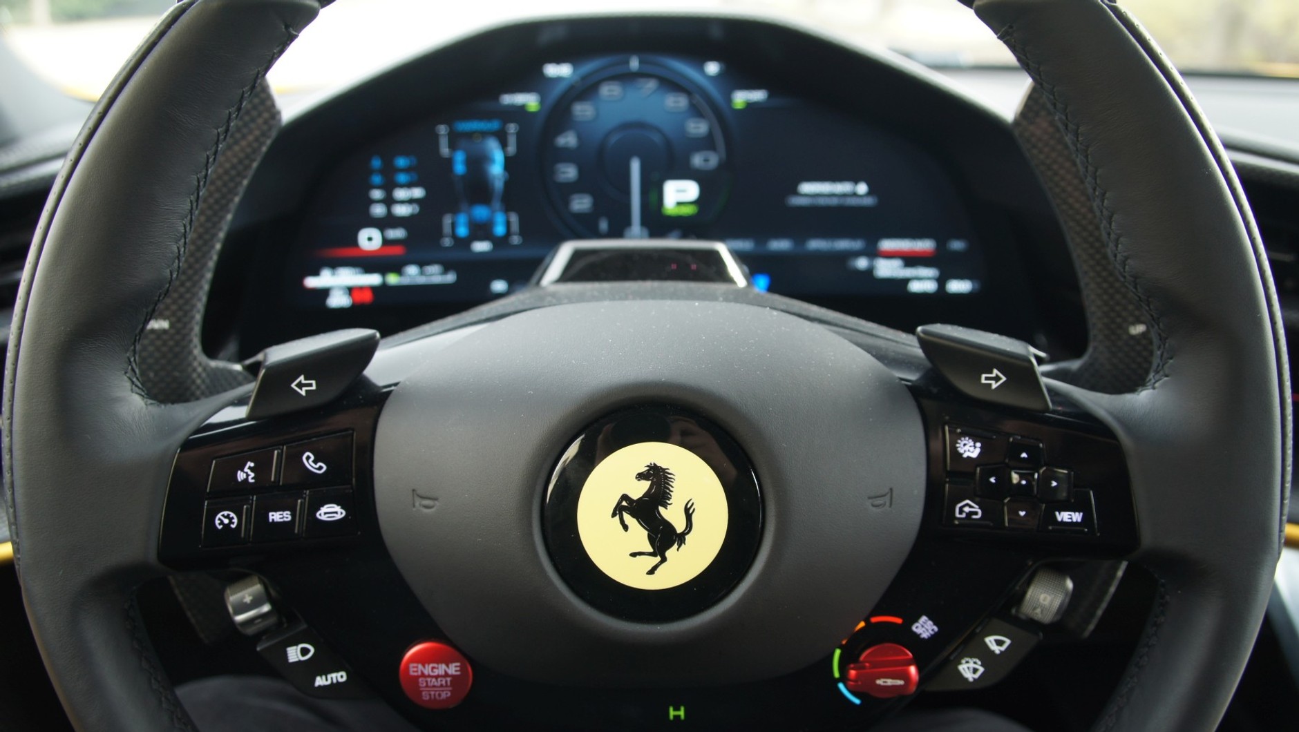 Ferrari 849 Testarossa jedzie dokładnie tam, gdzie sobie tego życzysz