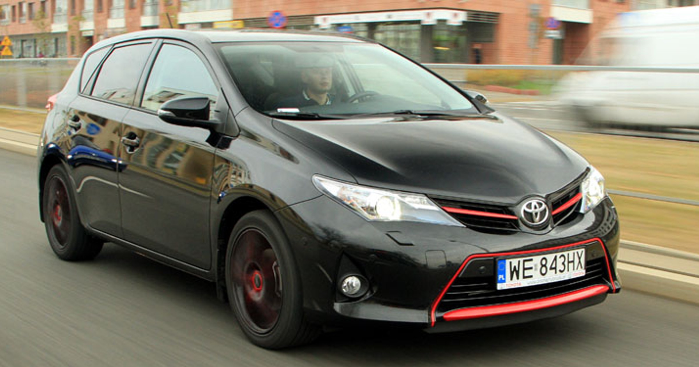 Test Toyoty Auris 1.6 Red - Dla fanów tuningu