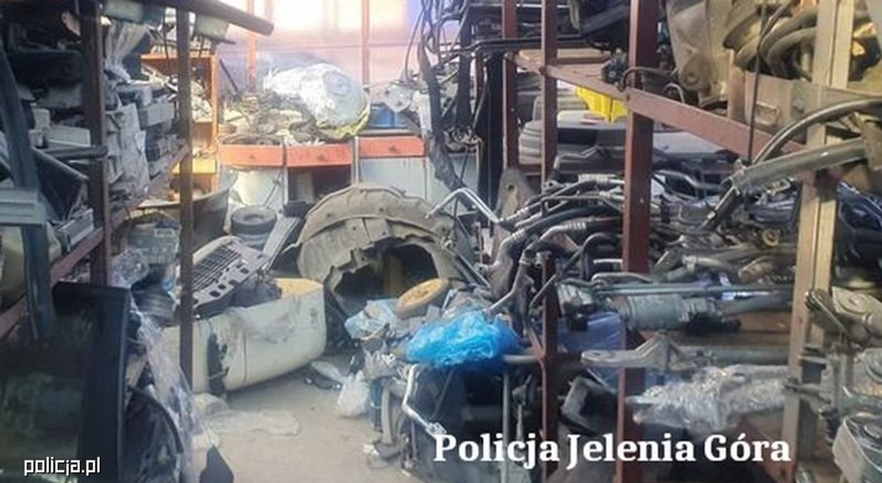 Policja znalazła kryjówkę paserów. Posiadali kradzione części o gigantycznej wartości
