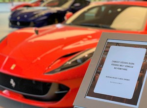 Ferrari drukuje części do respiratorów