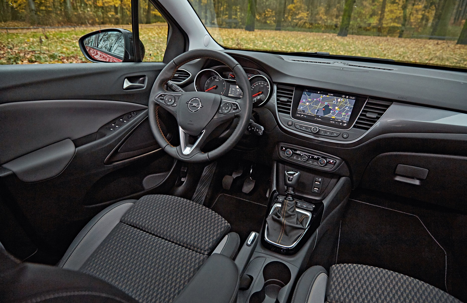 Porównanie par SUV-ów od Opla, Kii, Suzuki, Mini i BMW