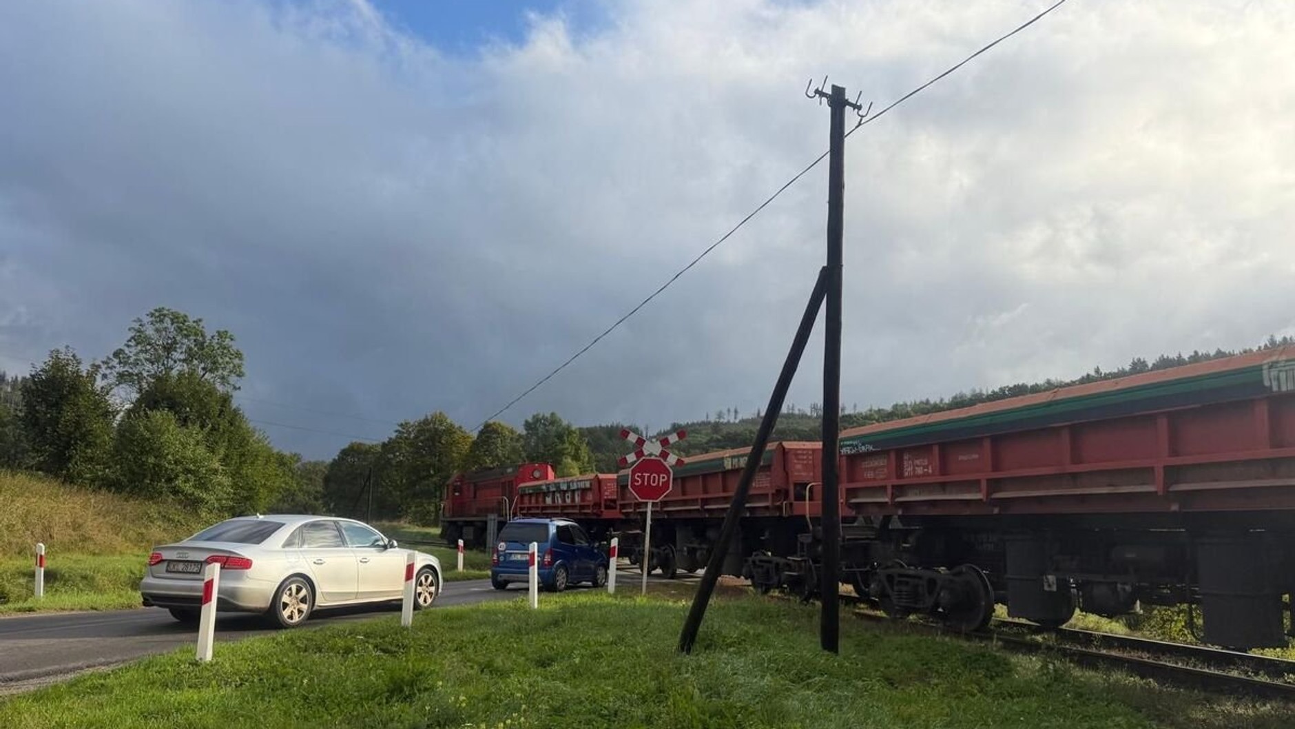 Dron nad przejazdami kolejowymi. "Bezpieczny przejazd kolejowy”