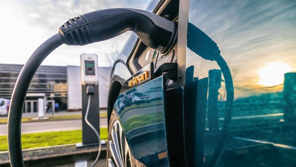 Auta będą elektryczne i na wynajem? Taka jest przyszłość motoryzacji? 