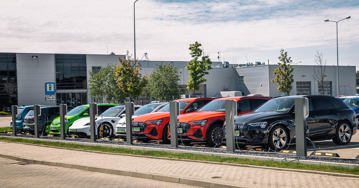Ładowarki na parkingu Volkswagen Group Polska w Poznaniu