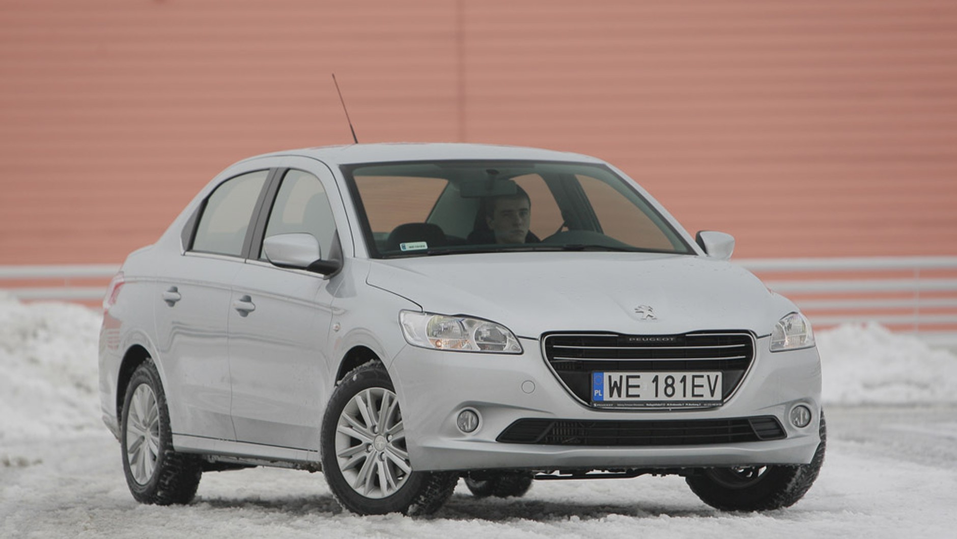 Peugeot 301 kontra Skoda Rapid: limuzyny małego formatu
