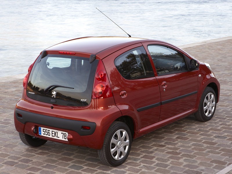 Peugeot 107: z nową twarzą (fotogaleria i dane techniczne)