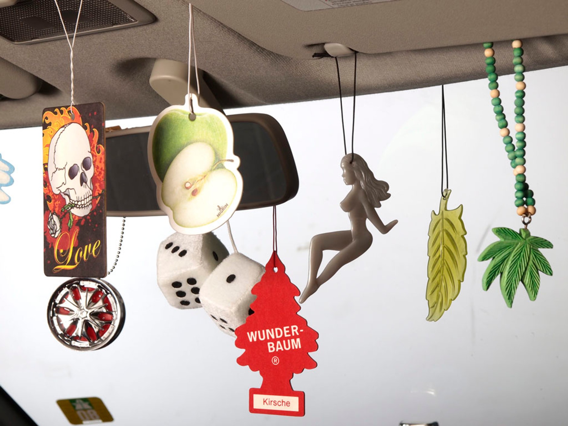 Źródła groźnych substancji w aucie