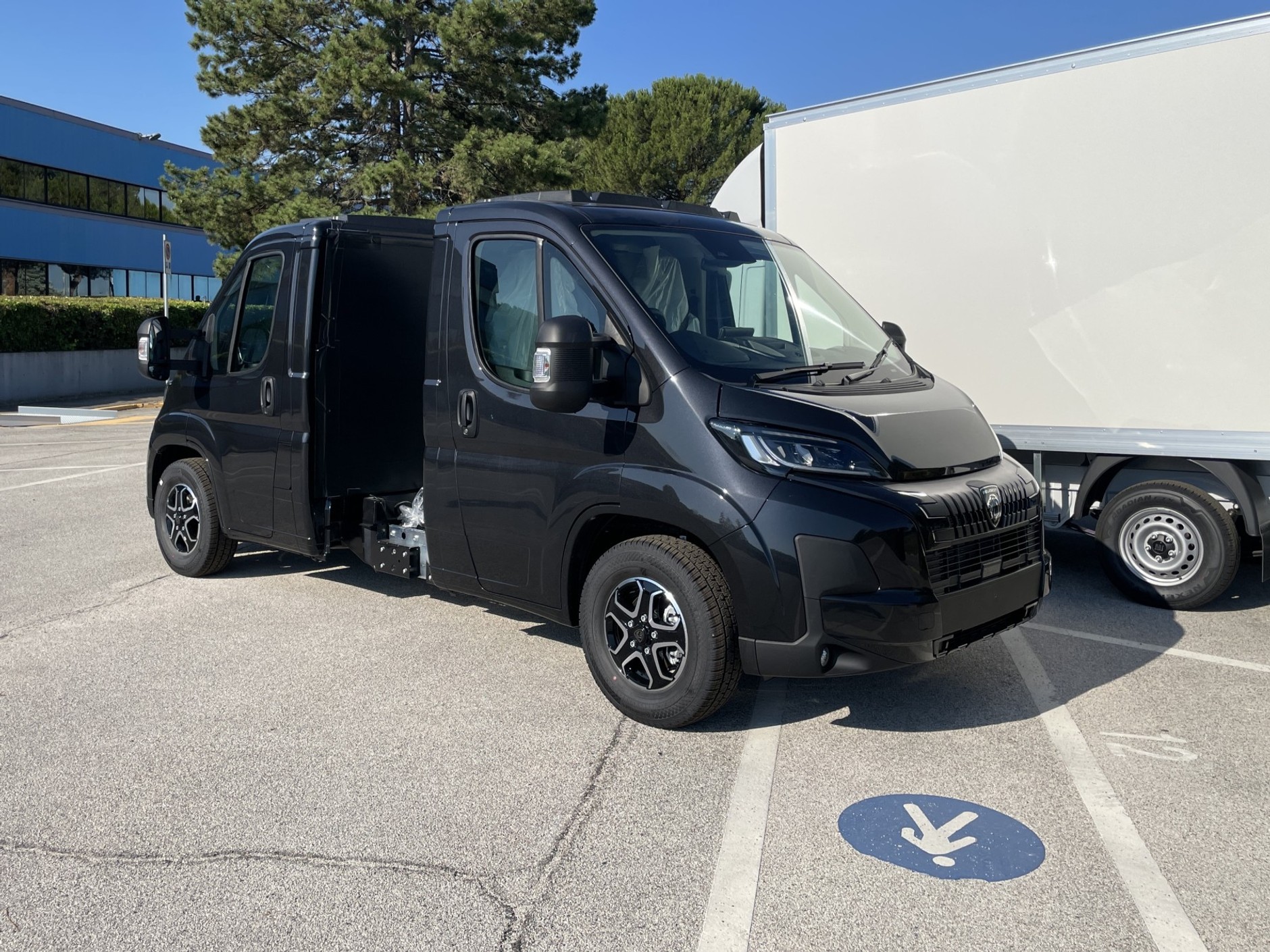 Oferowane przez Stellantis auta dostawcze w wersji Back-to-Back