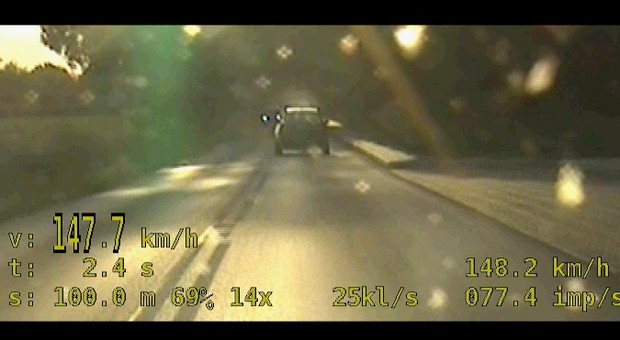 Pożyczył auto i zebrał 30 punktów karnych. Policja pokazała nagranie