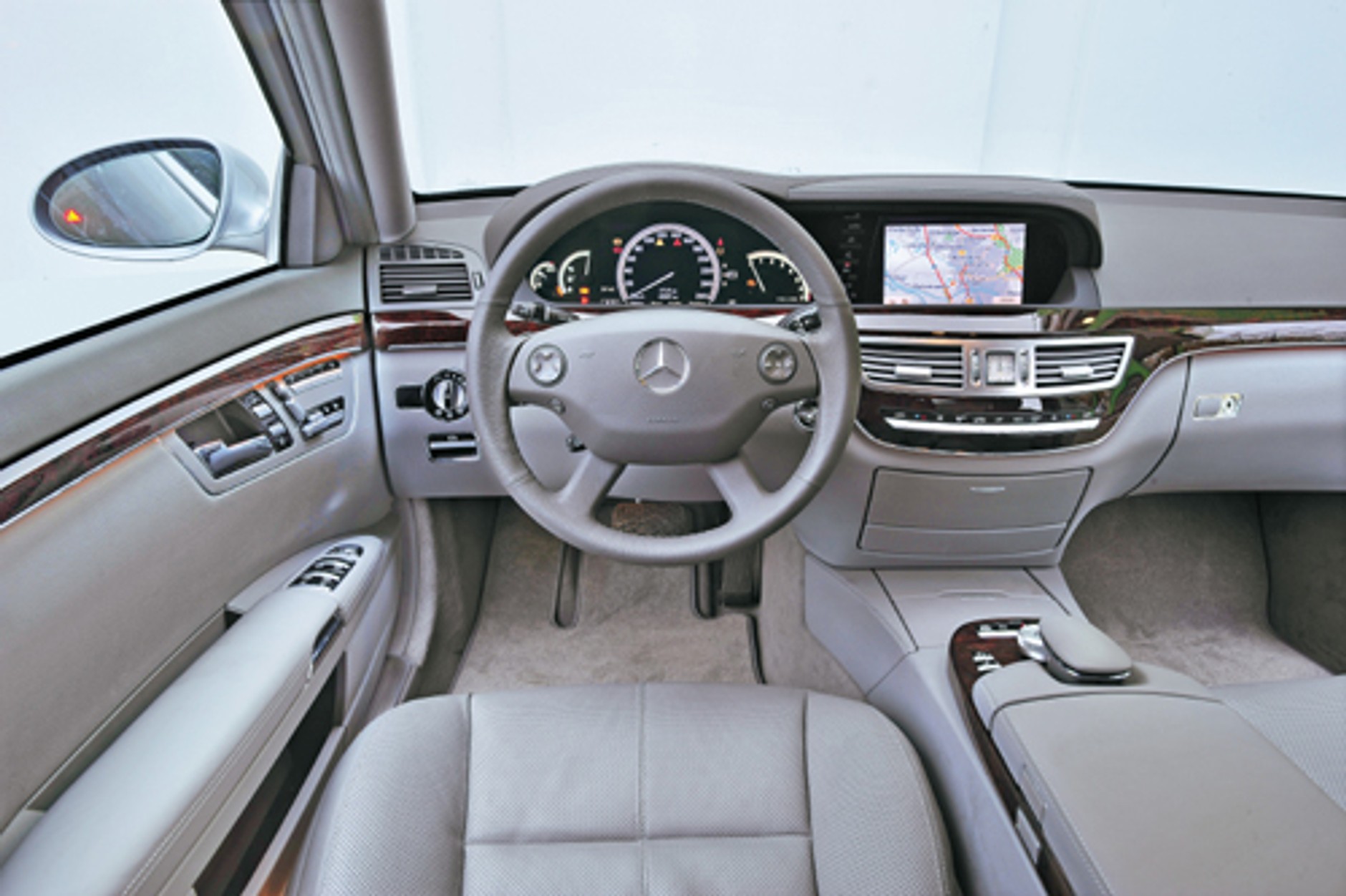 Audi A8 4.2 FSI kontra BMW 740i i Mercedes S 450 - Limuzyny z nieco innego świata