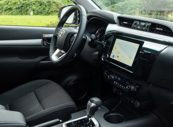 Toyota ogłosiła specjalny miesiąc i mówi o rabacie do 99 tys. zł, my mówimy "sprawdzam"