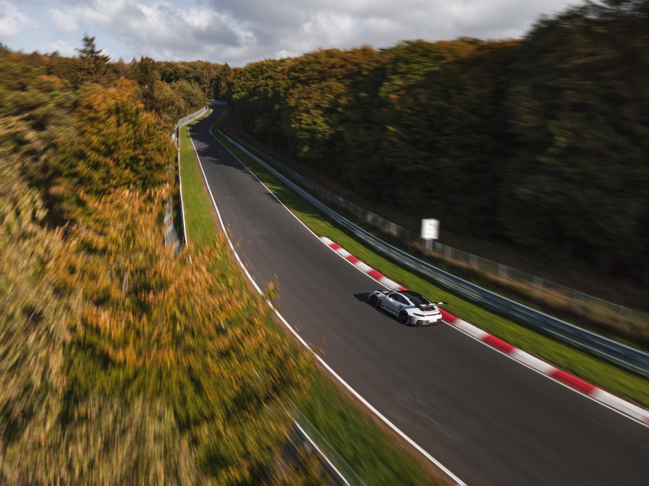 Porsche 911 GT3 RS pokonuje Ring w 6:49,328 min