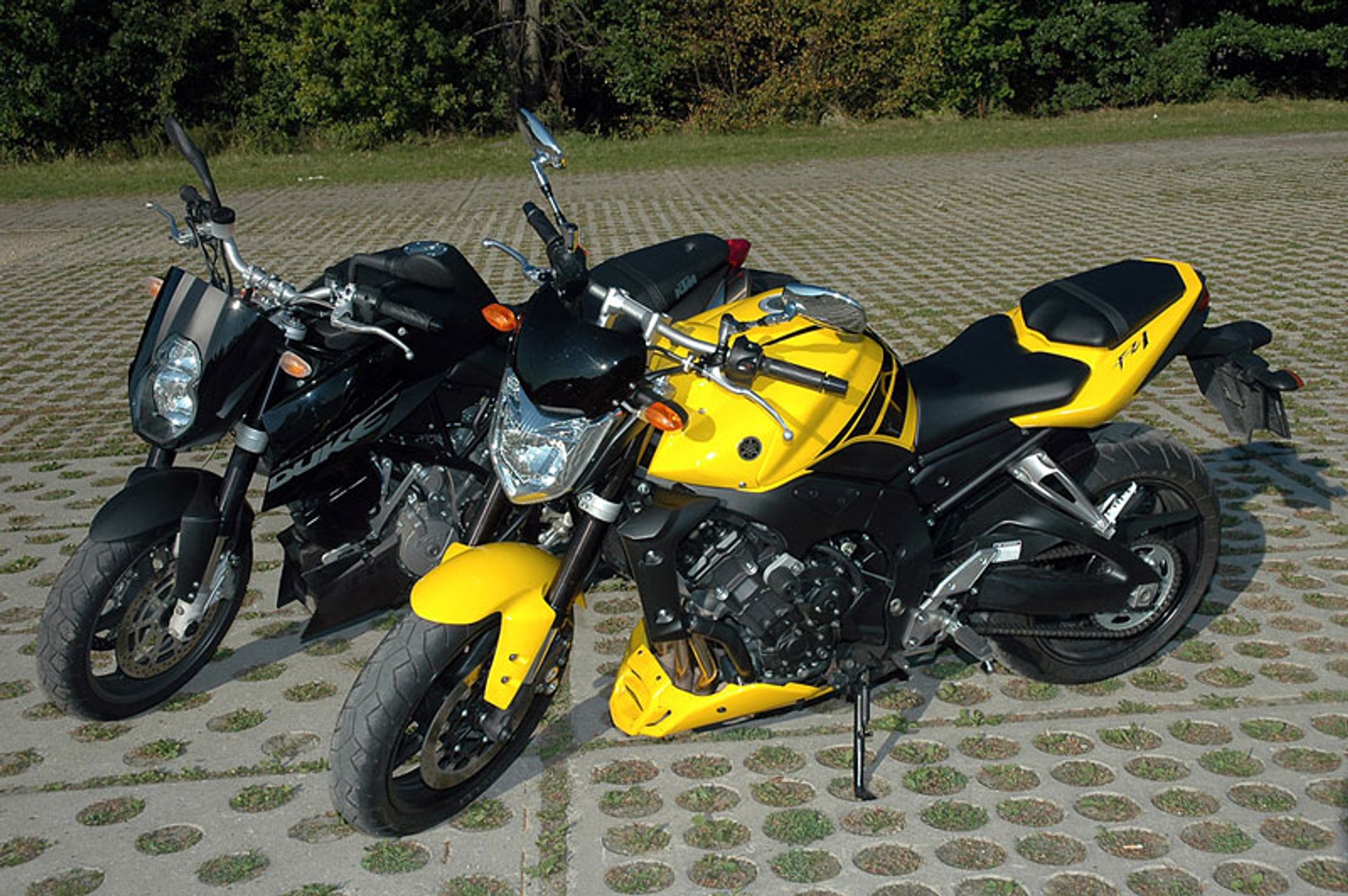 KTM 990 SuperDuke vs. Yamaha FZ1 (test porównawczy)