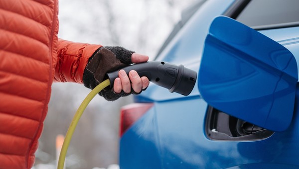 W zimowych warunkach hybrydy plug-in robią się umiarkowanie ekonomiczne. Trochę zależy od ciebie, ale nie wszystko