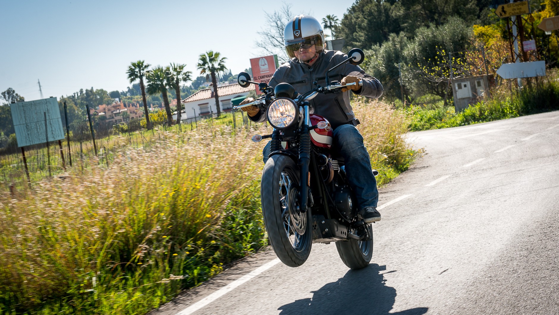 Triumph Street Scrambler na gumie