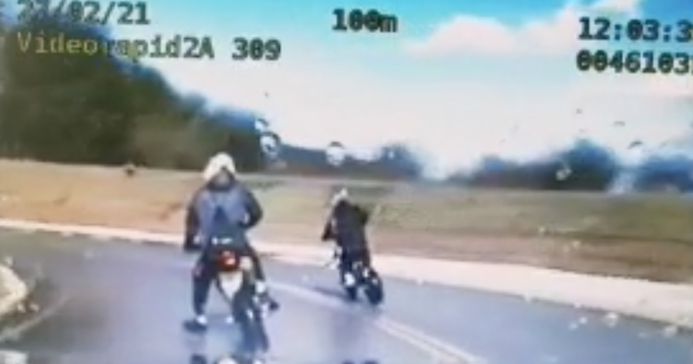 Policjanci w pogoni za dwoma nastoletnimi motocyklistami