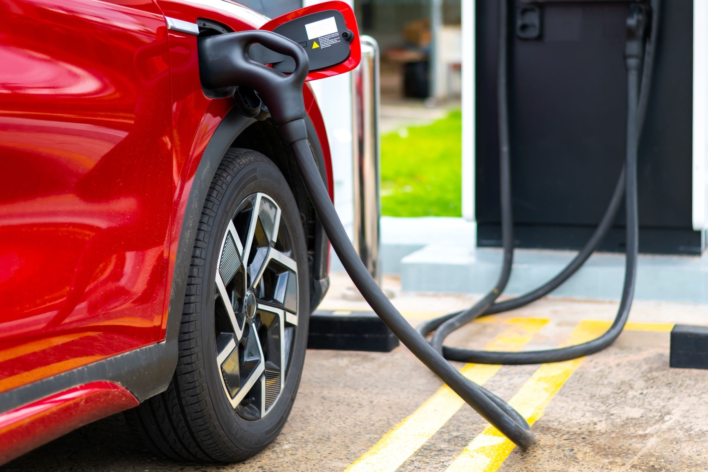 Dzieje się wokół najsłynniejszej ładowarki samochodów elektrycznych w Polsce. Jest zawiadomienie