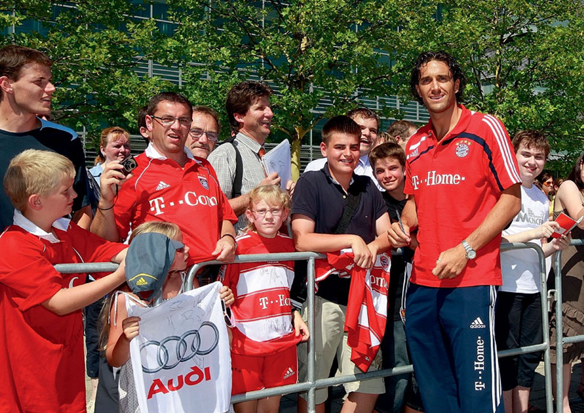 Audi koupí podíl ve fotbalovém klubu FC Bayern Mnichov