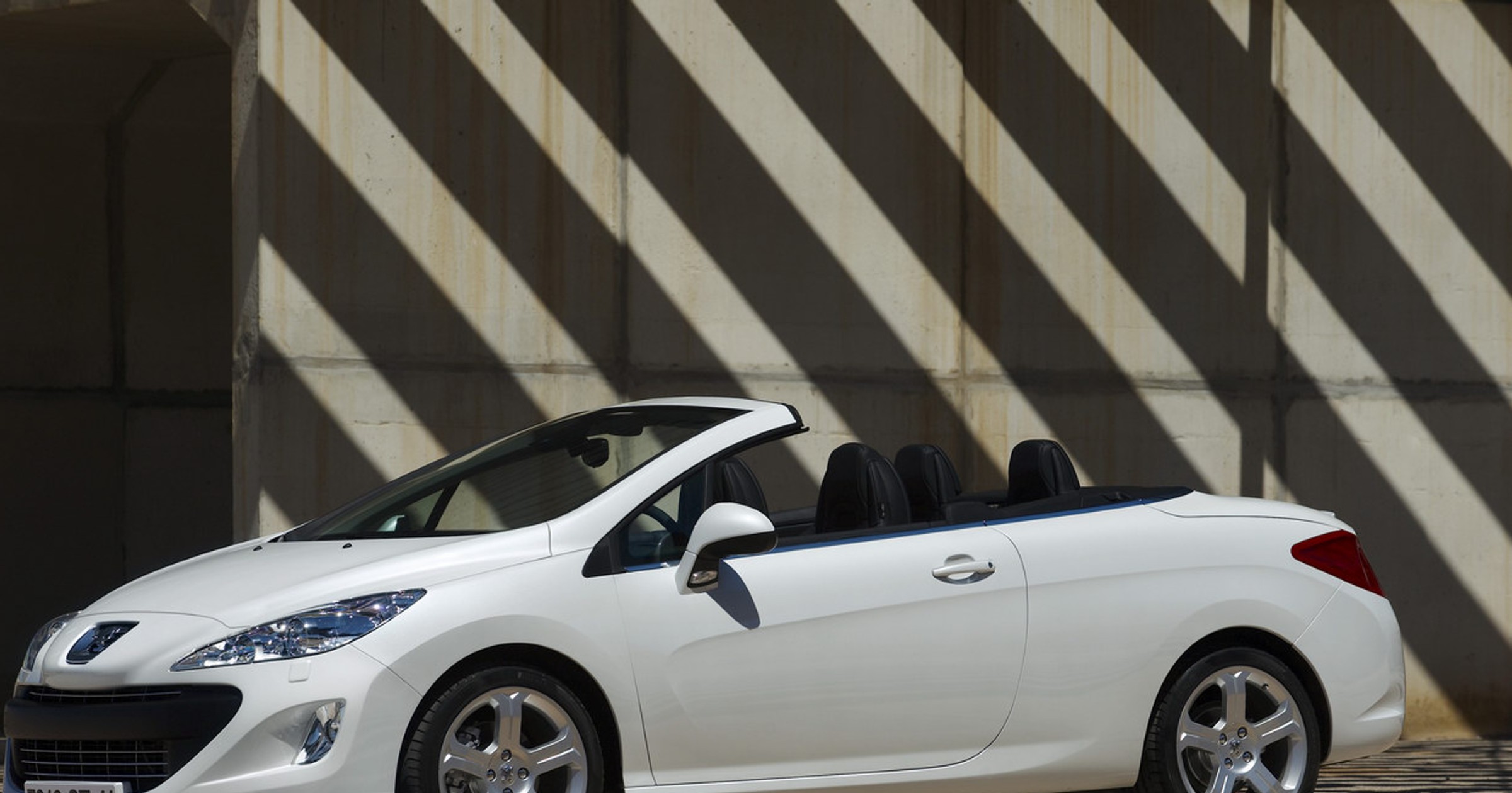 308 CC - najpiękniejsza wersja kompaktowego Peugeota