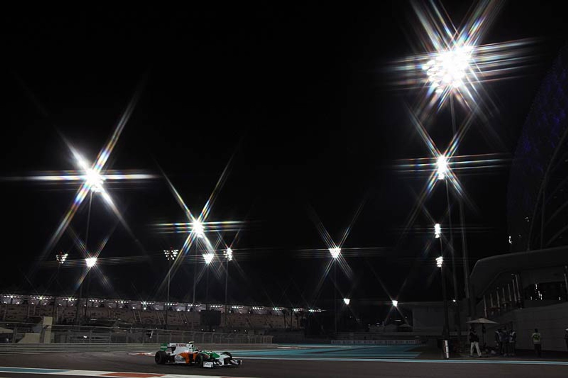 Grand Prix Abu Dhabi 2010: Vettel najmłodszym mistrzem świata, Kubica 5. (relacja, wyniki)