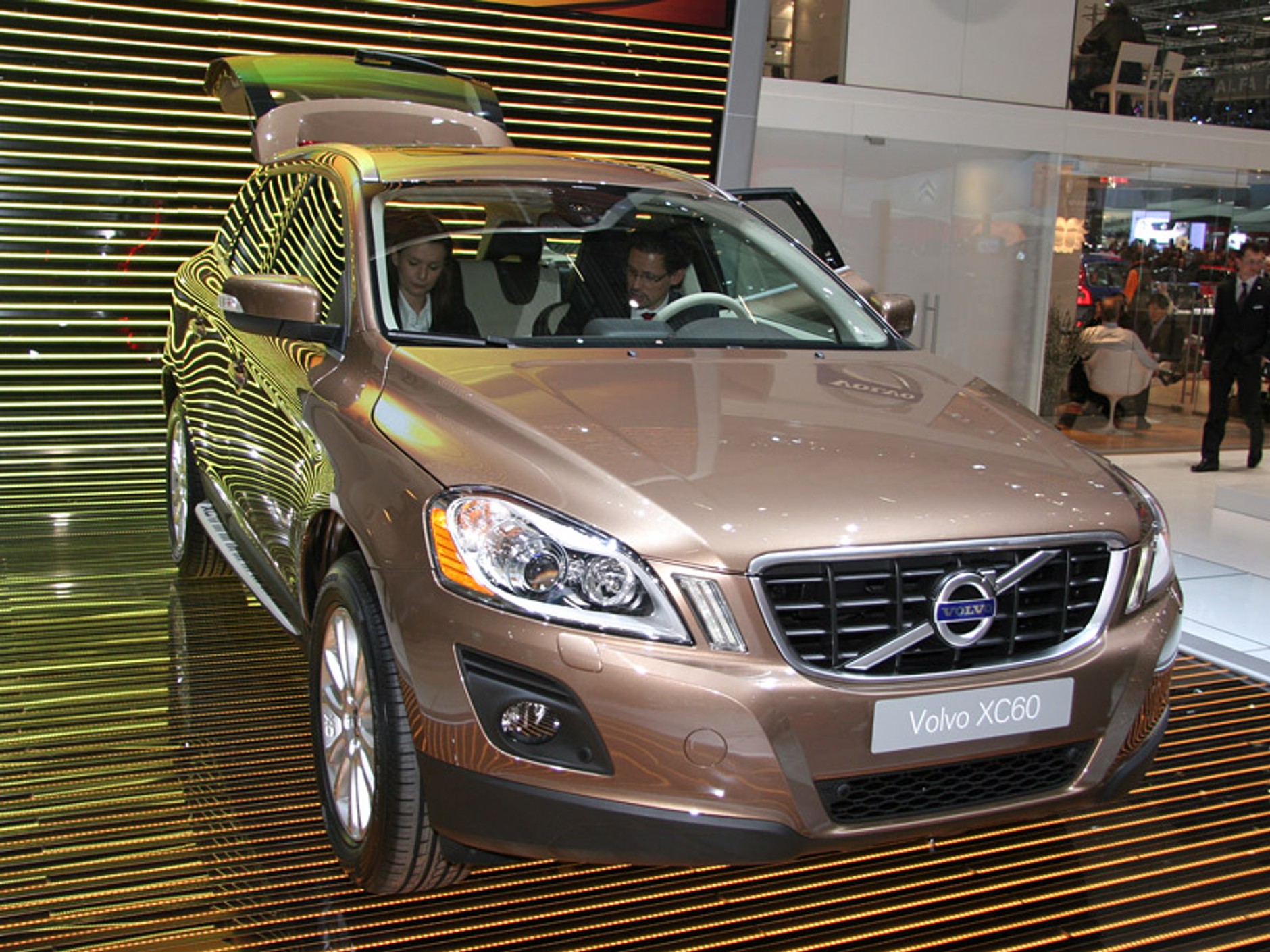 Genewa 2008: Volvo XC60 - nowy standard bezpieczeństwa (fotogaleria + wideo)