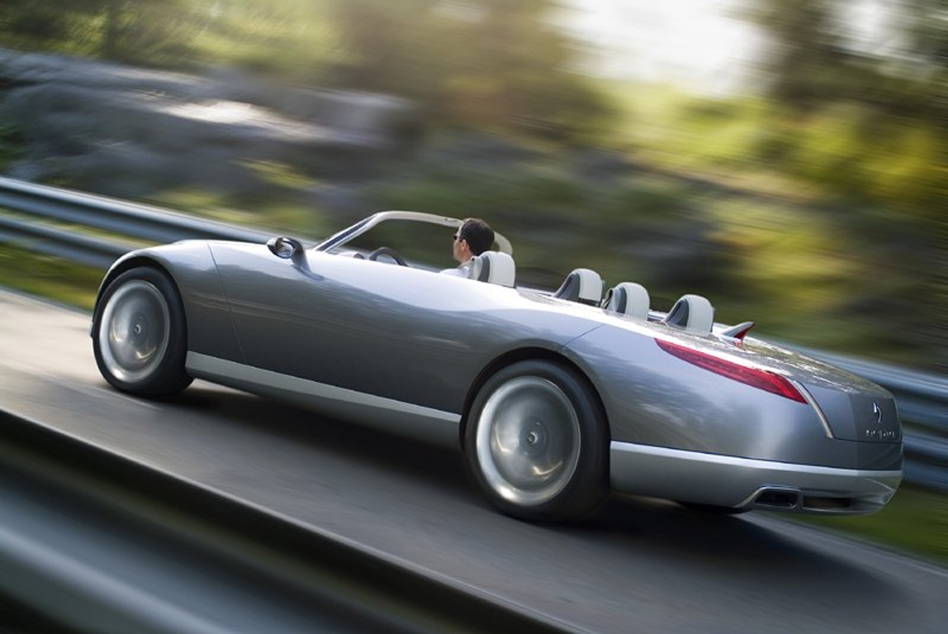 Renault Nepta: pięciometrowy kabriolet dla czterech osób