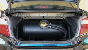 Masz auto z LPG? Sprawdź, czy jest ta naklejka. Za brak zapłacisz krocie