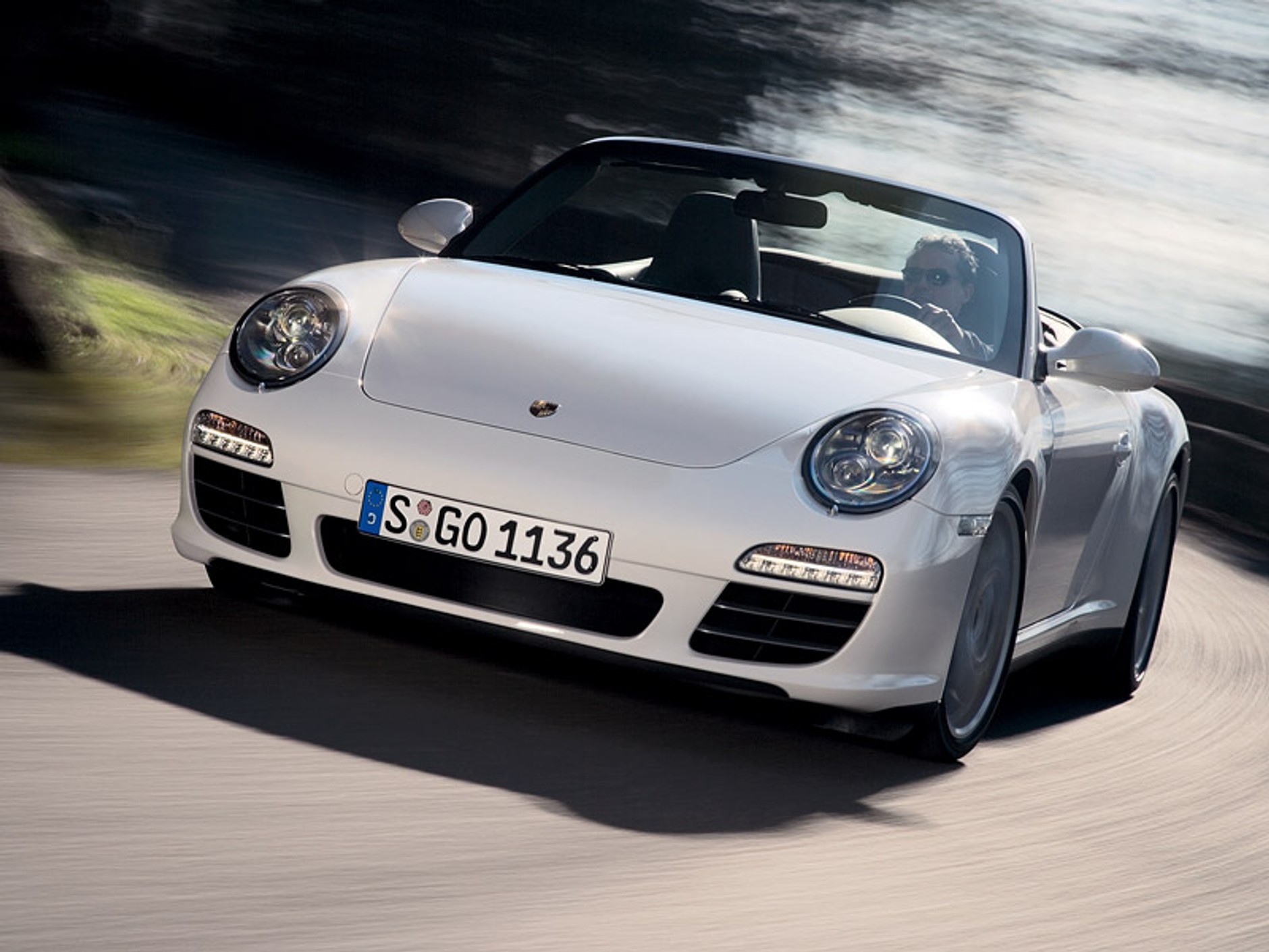 Porsche 911 Carrera 4: teraz z elektronicznie sterowanym napędem 4x4