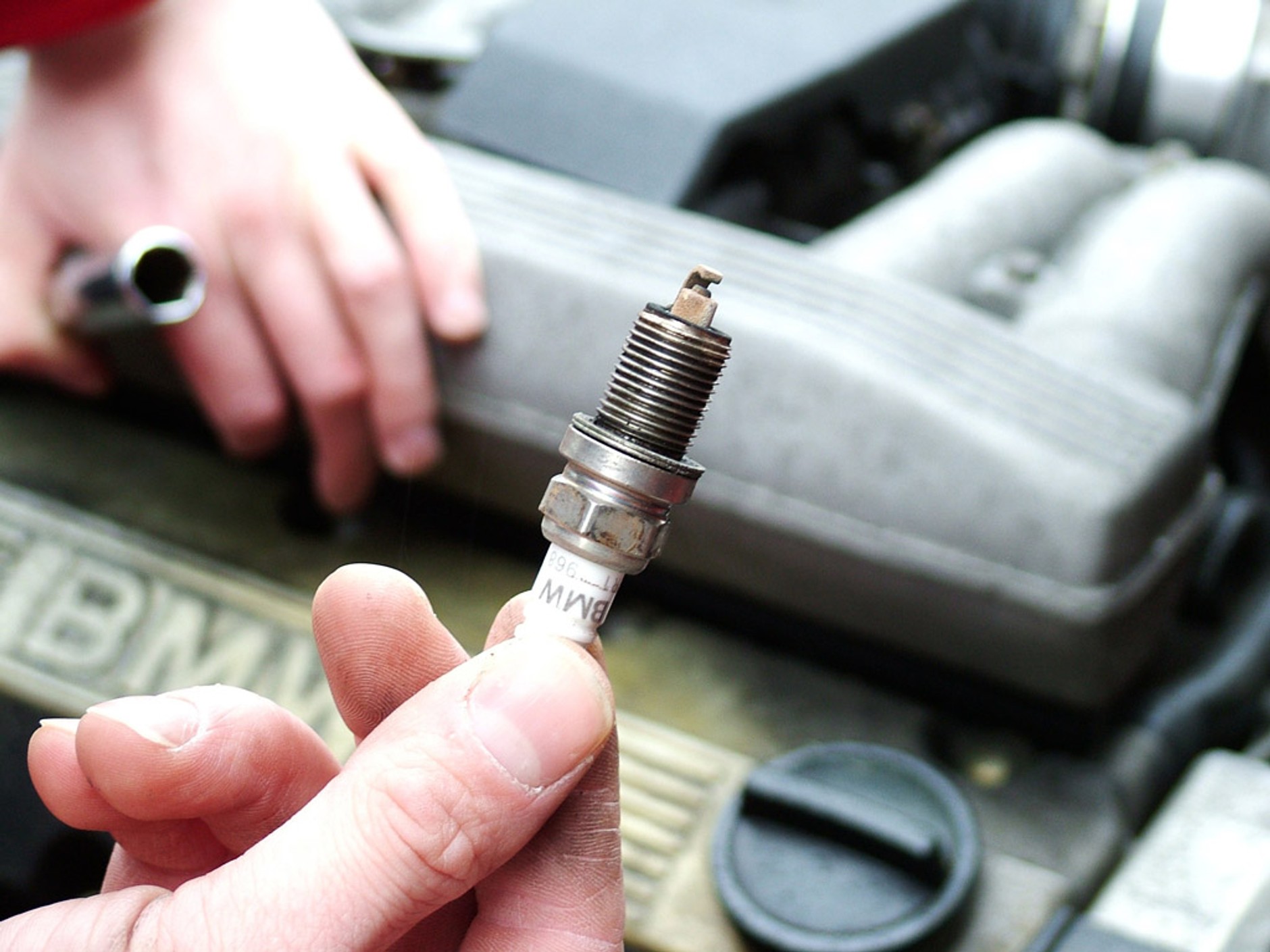 Akumulator, płyn w chłodnicy i światła: skontroluj ich stan przed zimą