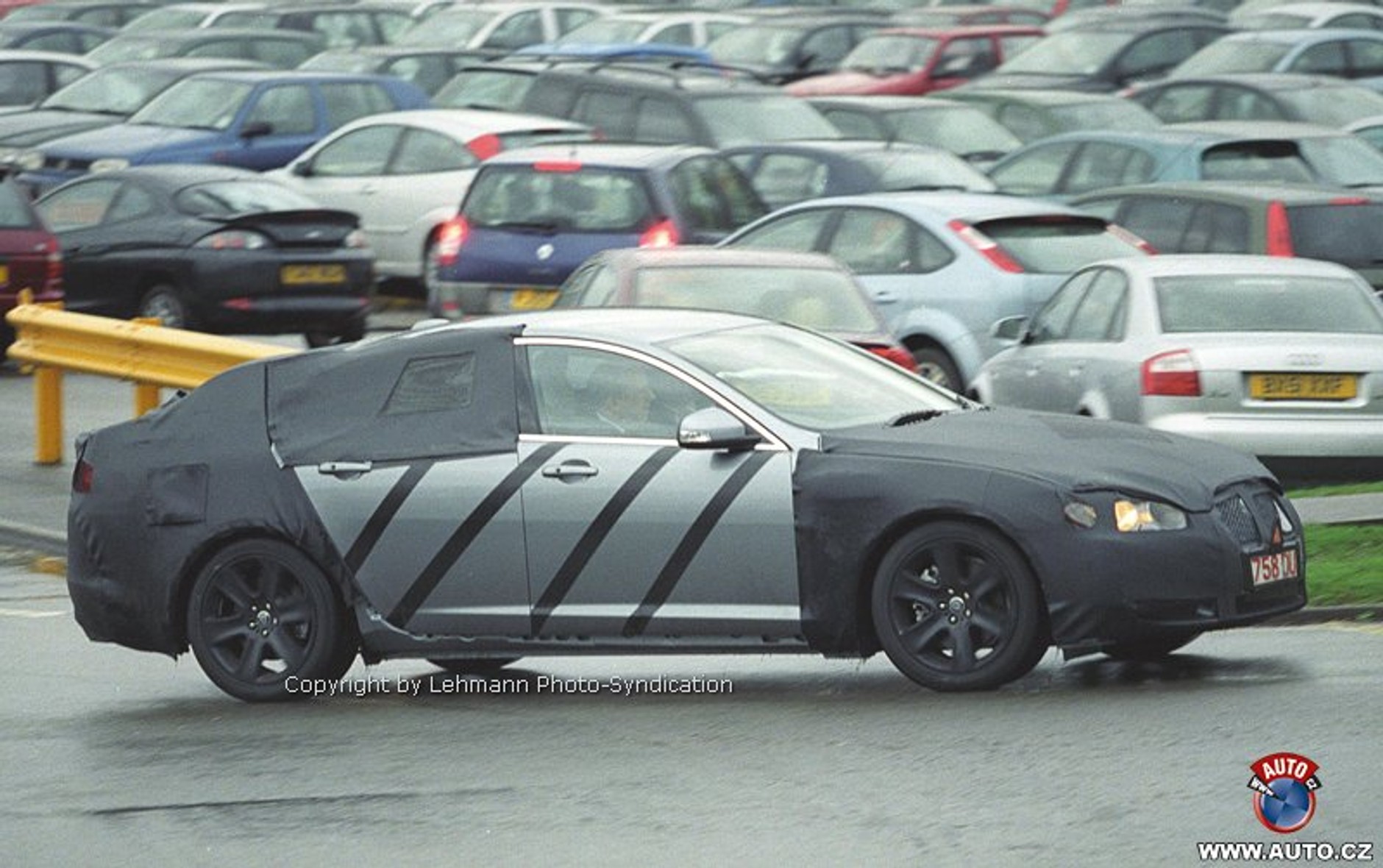 Jaguar XF: nagroda dla „widma”