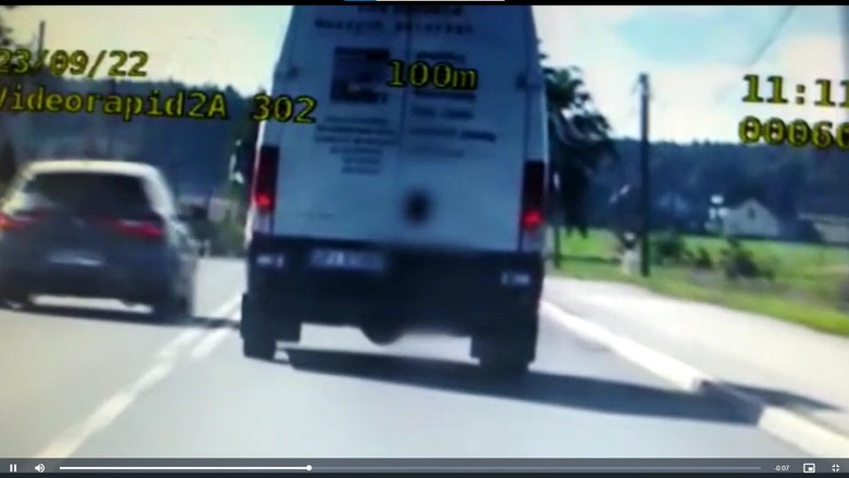 Kierowca Renault na odcinku 300 metrów zdołał dostać 25 punktów karnych