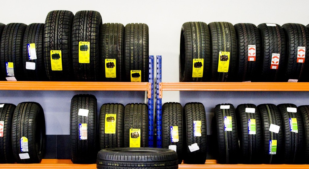 Jak stan opon wpływa na prowadzenie samochodu