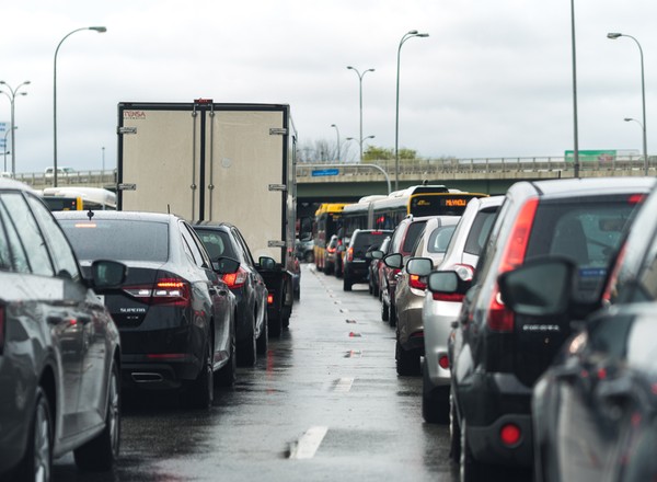 Najbardziej zakorkowane miasta w Polsce. Wiemy, które omijać