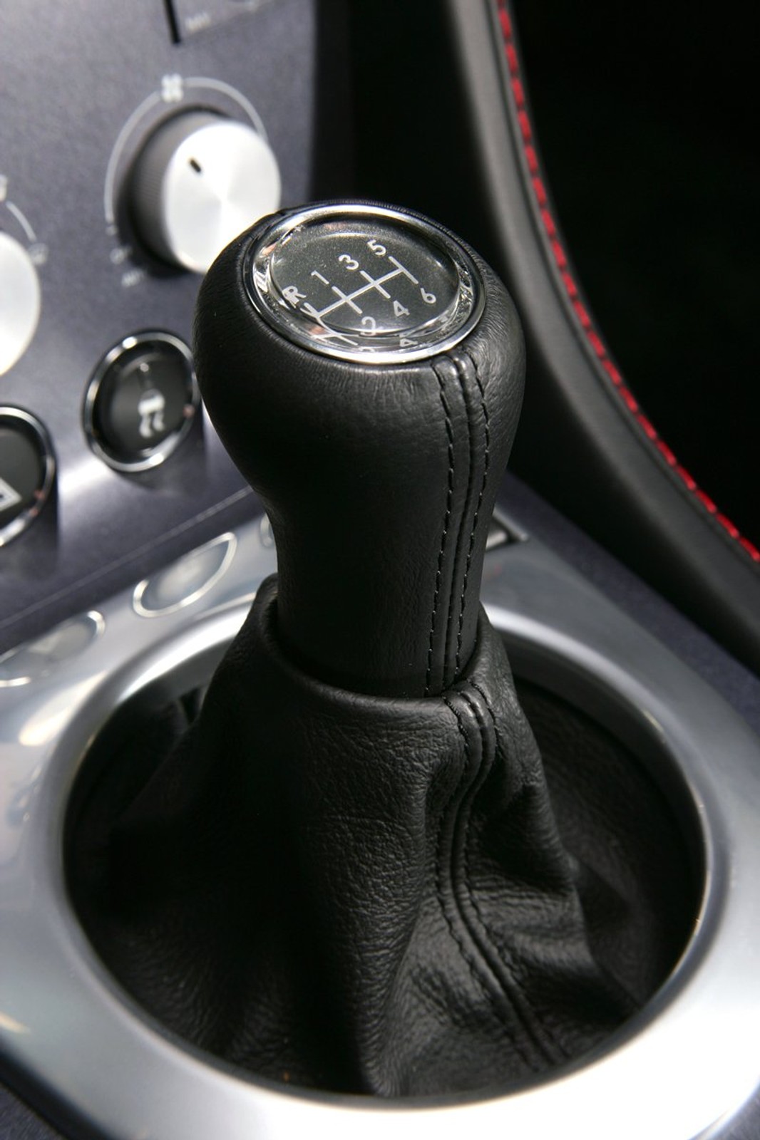 Aston Martin V8 Vantage: mocniejszy i szybszy