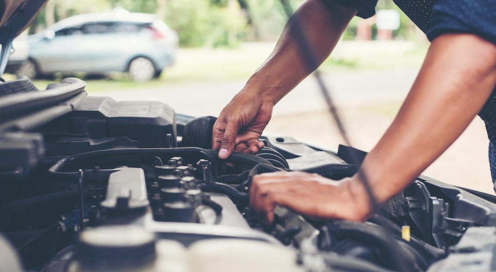 Naprawa samochodu na świeżym powietrzu może skutkować nałożeniem kary finansowej