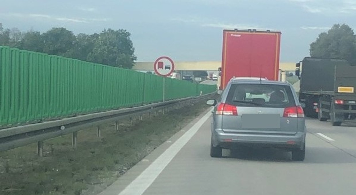 Kontrole ciężarówek na A4 i mandaty za wyprzedzanie na zakazie