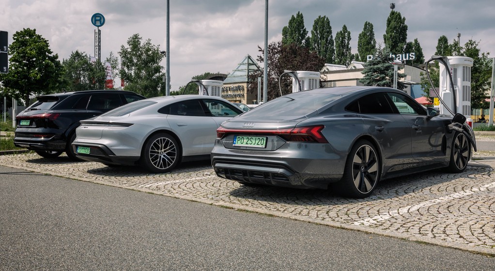 Elektromobilność Alpy Audi e-Tron S Audi e-Tron GT Porsche Taycan
