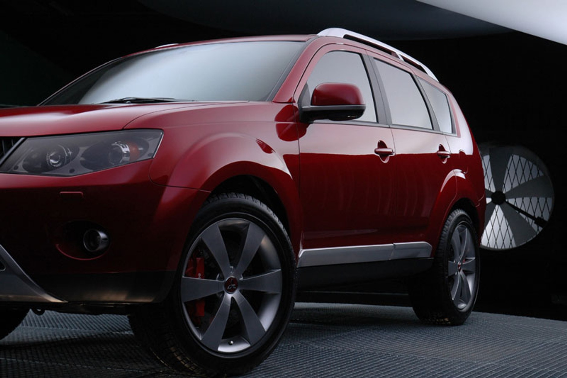 Paryż na żywo: Mitsubishi Outlander