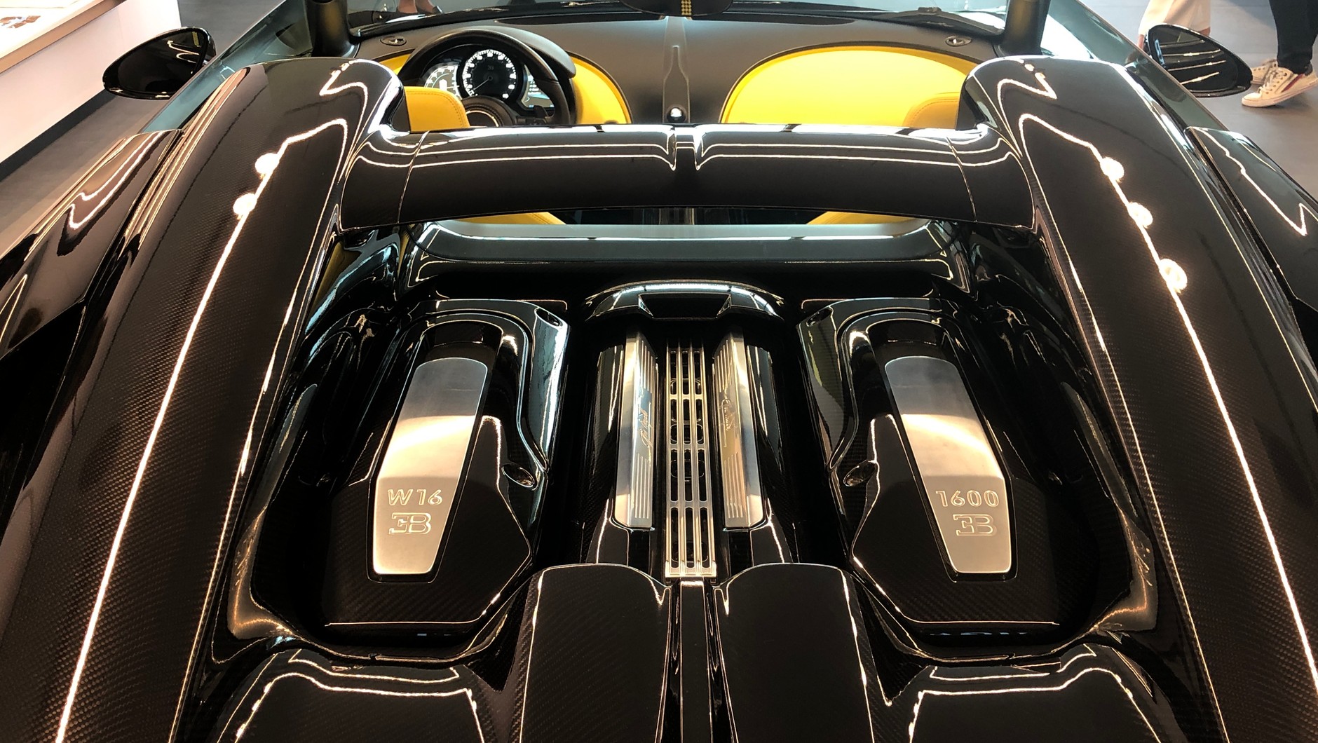 Otwarcie salonu Bugatti w Katowicach. Bugatti W16 Mistral