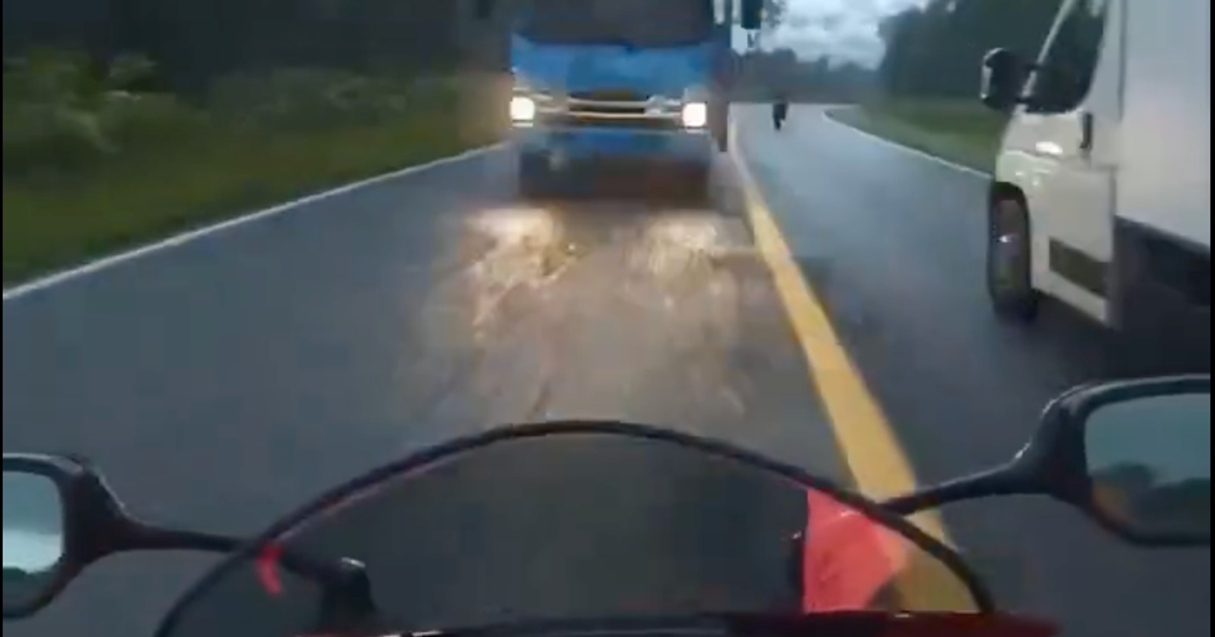 Do wielu wypadków doprowadzają sami motocykliści