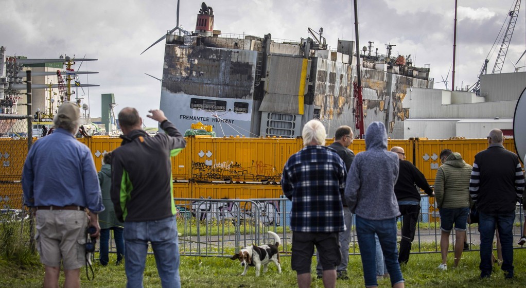 Statek Fremantle Highway w porcie