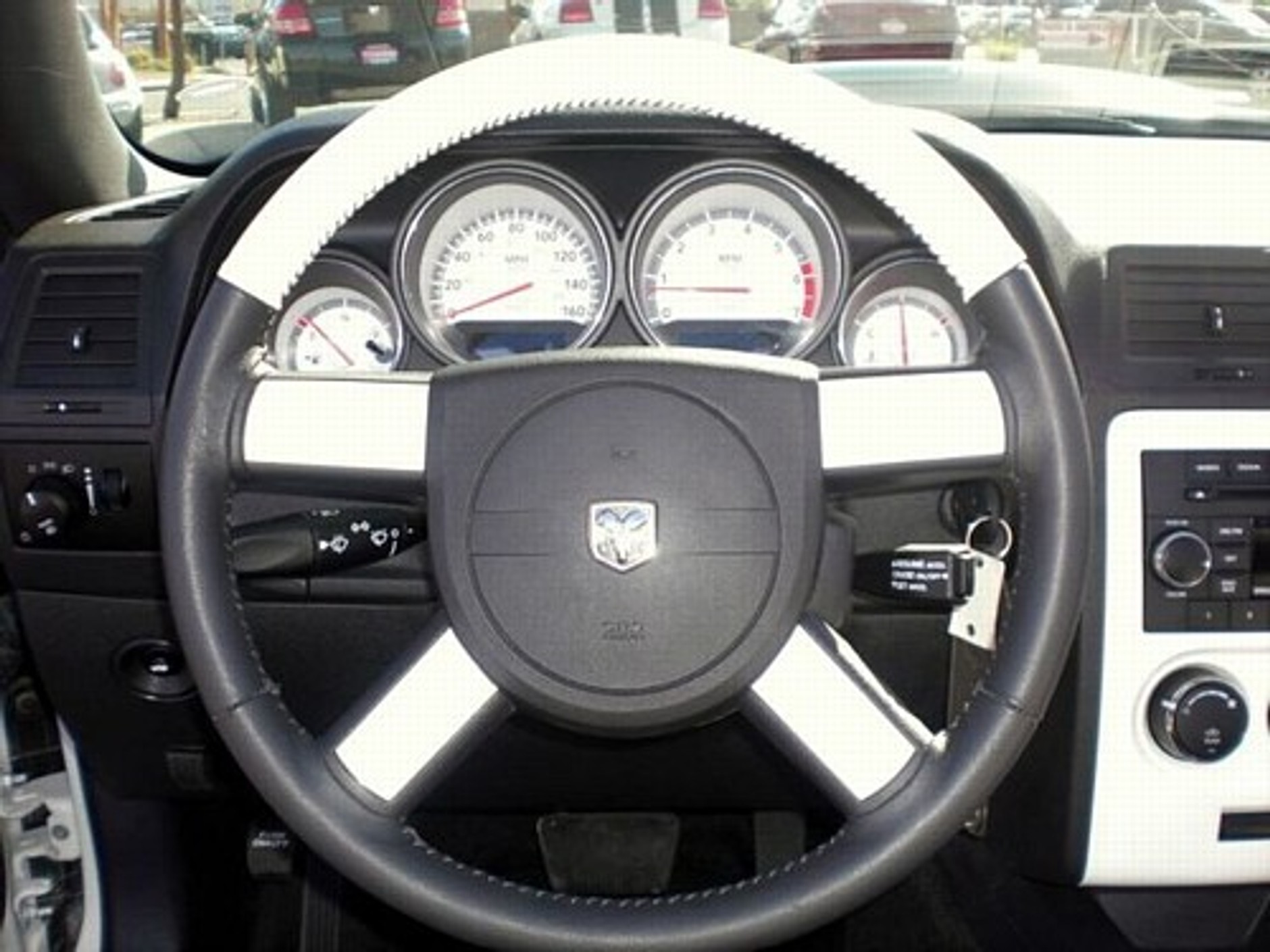 Dodge Challenger R/T:  Po prostu Odpicowany