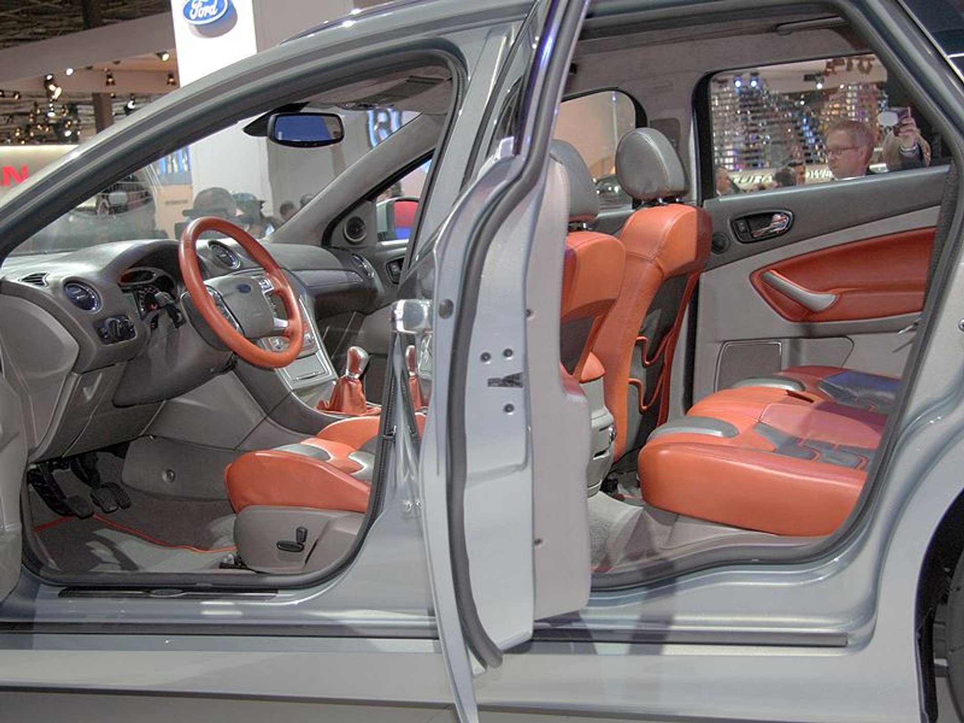 Paryż na żywo: fotogaleria z targów – Ford Mondeo